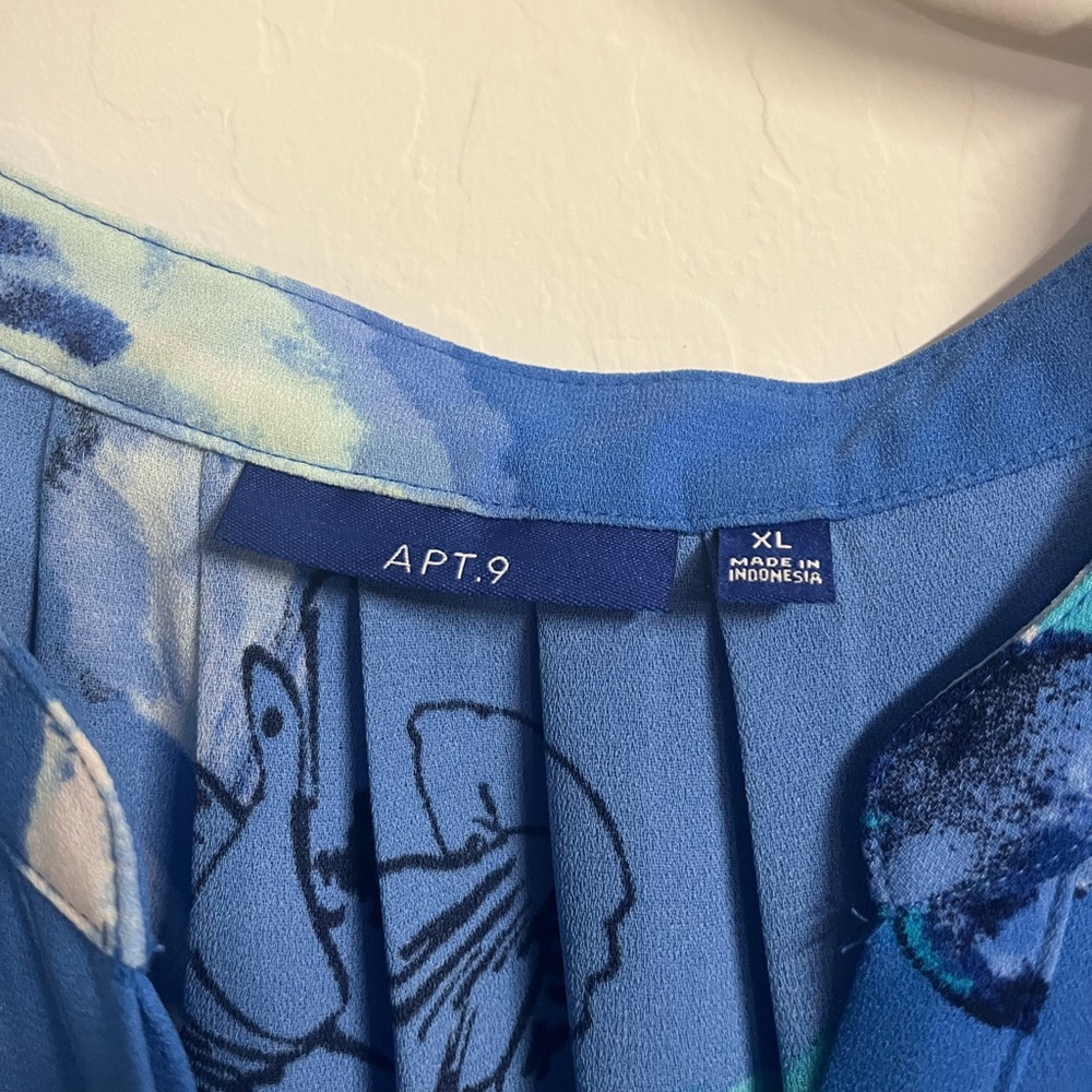 Apt. 9 Floral Blue Sleeveless Top - Picture 2 of 3